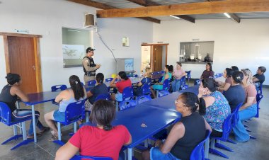 Pais de estudantes do 5º ano participam de encontros de apresentação do Proerd