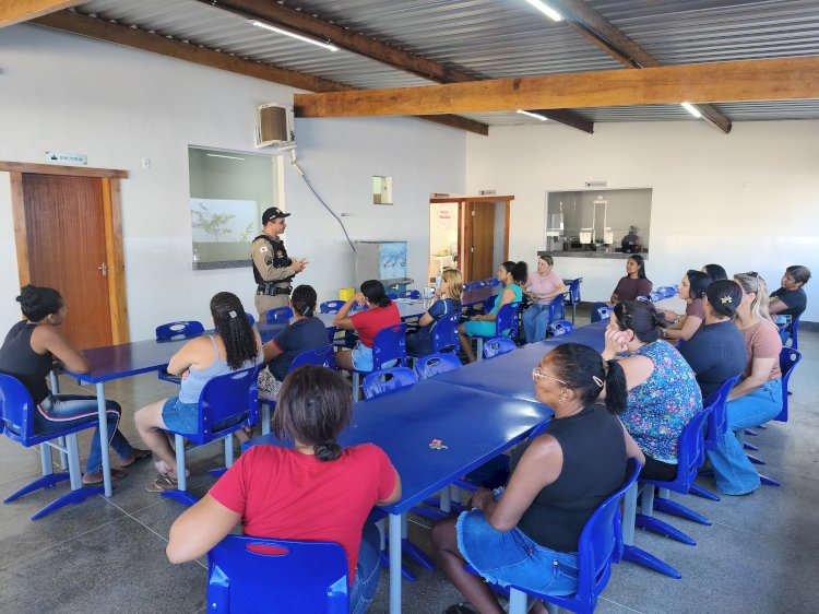 Pais de estudantes do 5º ano participam de encontros de apresentação do Proerd