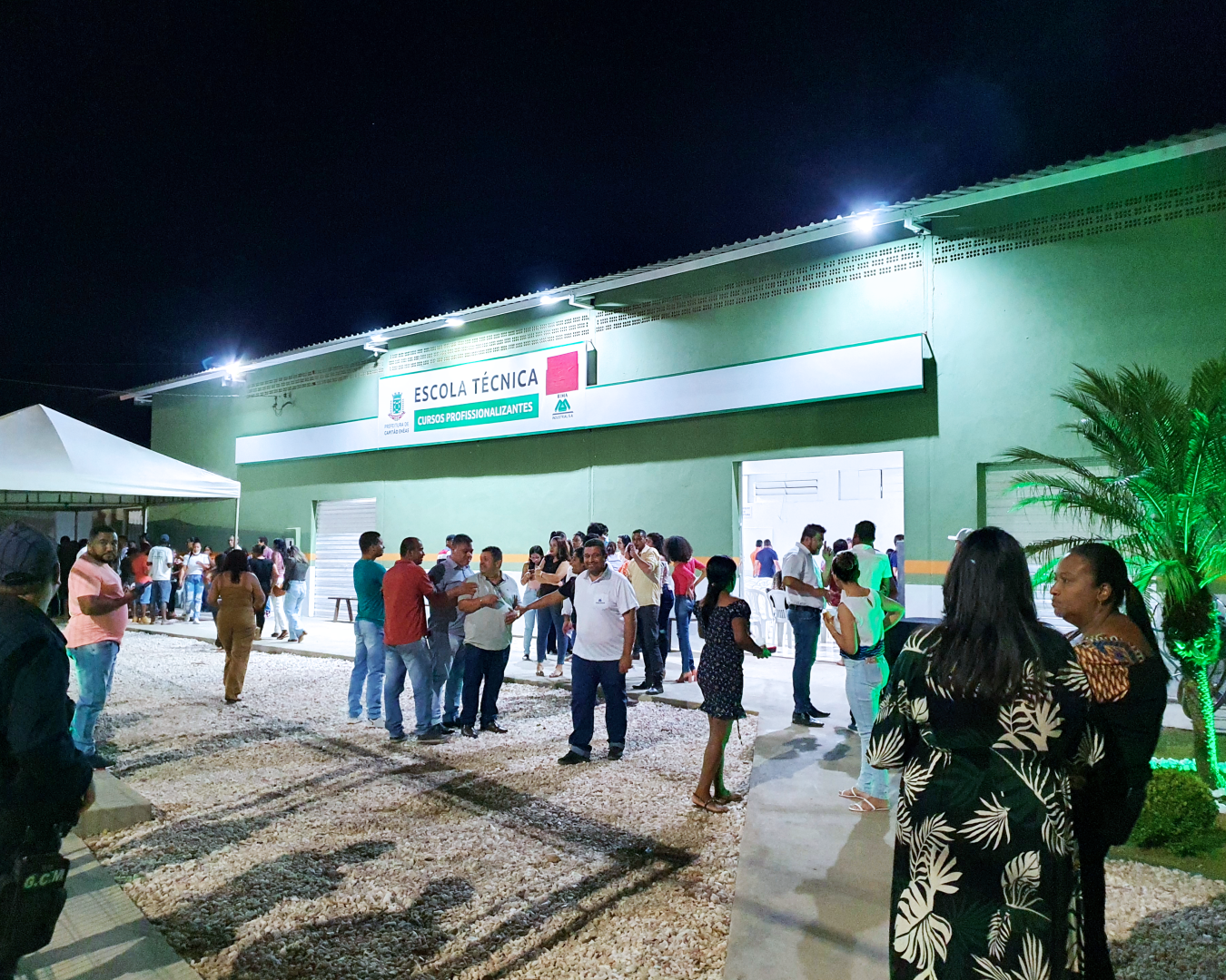 ABERTURA DA ESCOLA TÉCNICA PROFISSIONALIZANTE MOVIMENTA A CIDADE