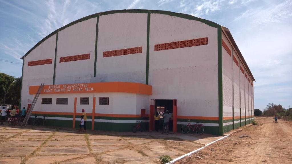 GINÁSIO POLIESPORTIVO É REINAUGURADO E ENTREGUE À POPULAÇÃO